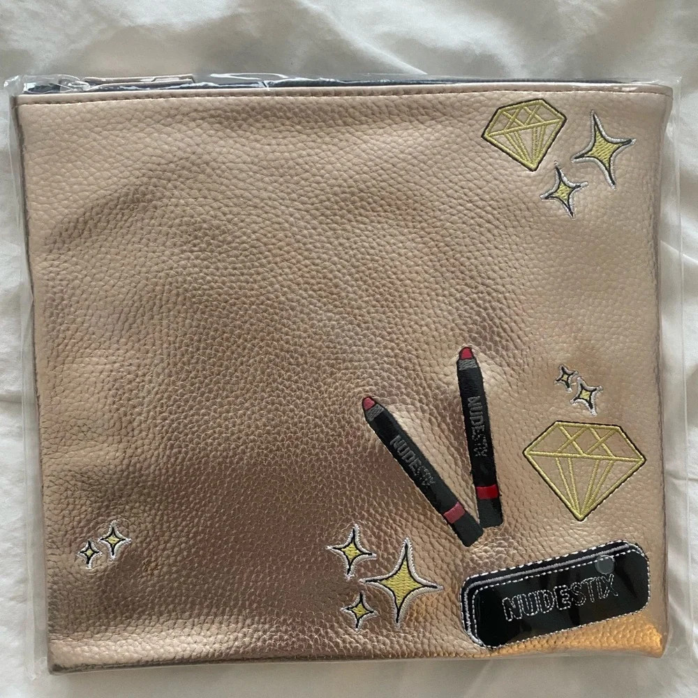 🇨🇦 NWOT Nudestix Gold Cosmetic Pouch - Picture 1 of 7